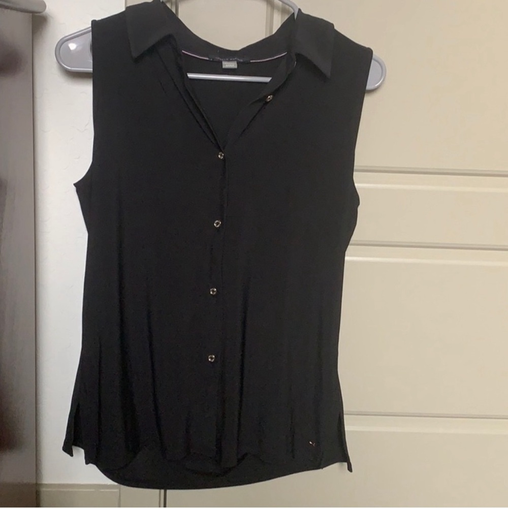Women’s Tommy Hilfiger sleeveless top size small.